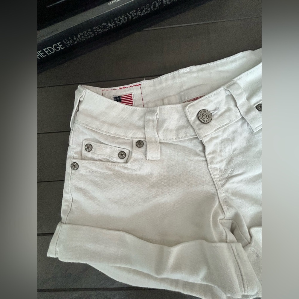 True Religion Allie White Jean Shorts Classic Cut-Off Style - Picture 6 of 8